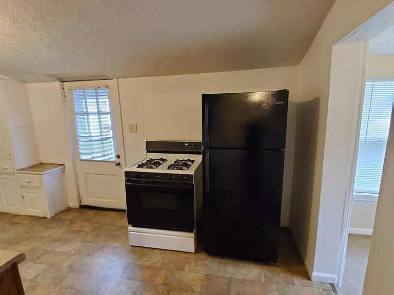 328 Milton Ave #1 — Photo 7