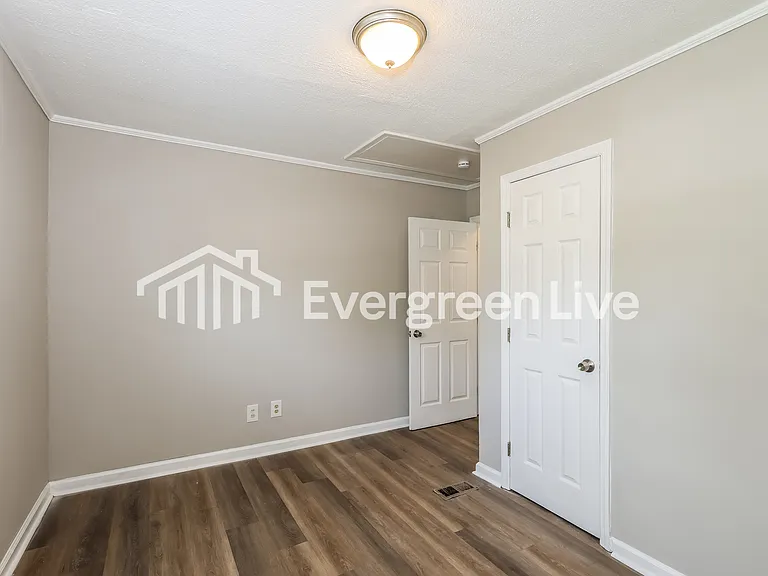 2517 Rhodes Dr — Photo 8