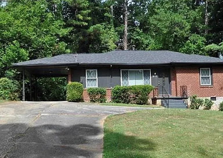 2113 Seavey Dr — Photo 1
