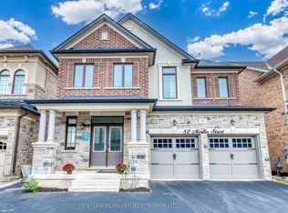 82 Merlin St, Oakville, ON L6H0Z4