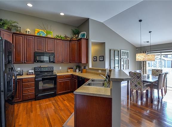 4th image of 2600 Peabody Ct