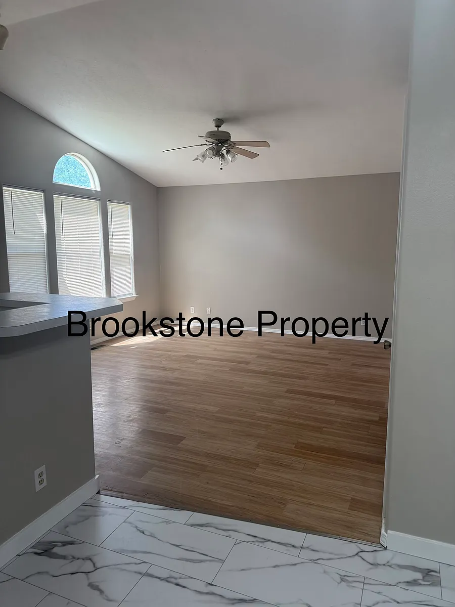 Building Photo - 3312 E Park Ridge Dr
