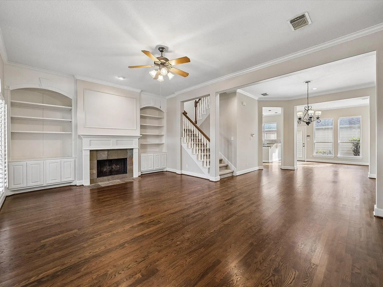 3 bed, 2.5 bath, 2502 sqft, $3,850 — Photo 4