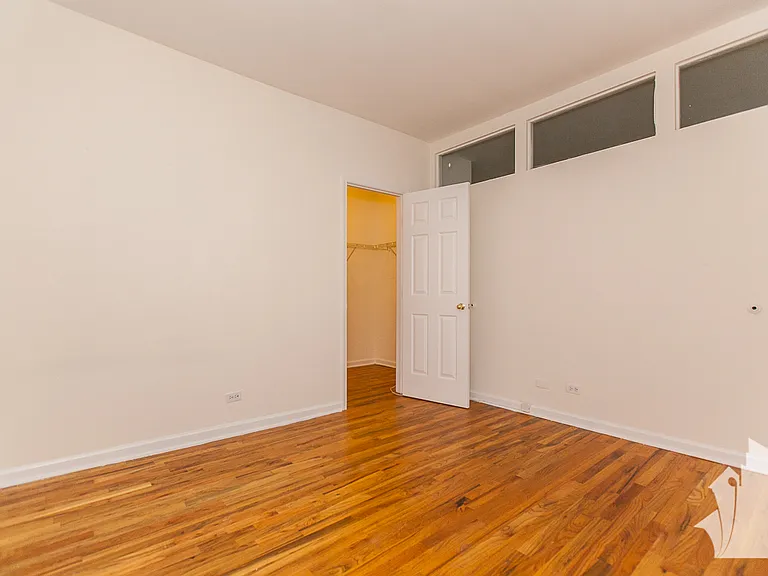 921 W Dakin St #402 — Photo 15