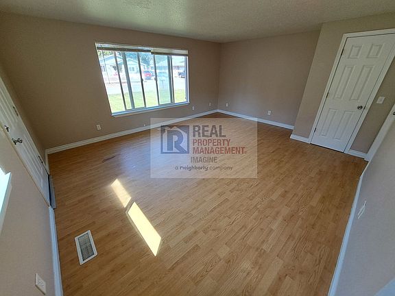 4th image of 4417 21st Ct SE