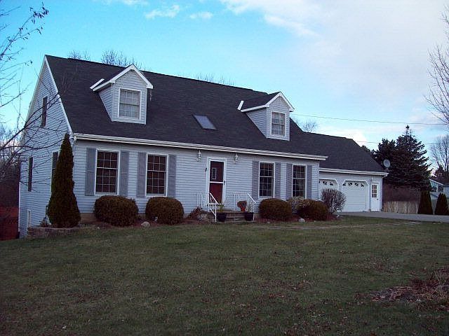 1st image of 8 Belaire Dr