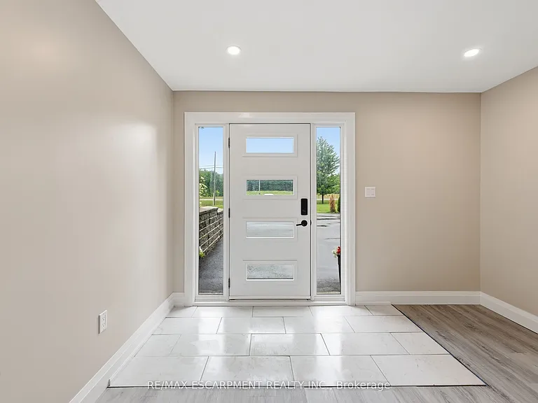 891 Centre Rd — Photo 4