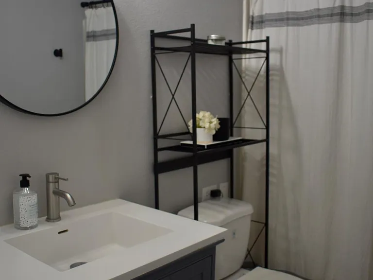 8565 Independence Ave #4 — Photo 15