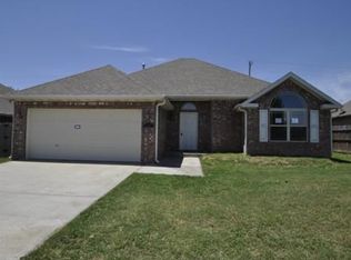 3206 S 3rd St, Rogers, AR 72758