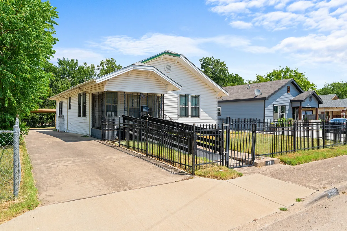 Building Photo - 1407 Claude St