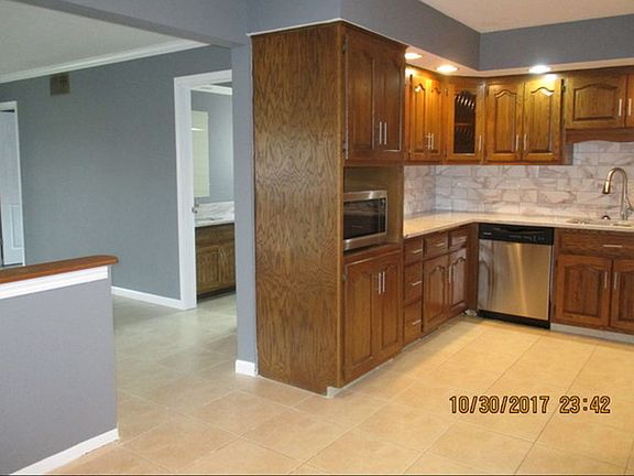 3rd image of 16819 Oconto Ave