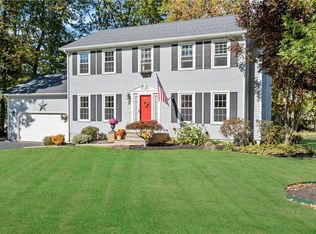 16 Pheasant Hill Ln, Cranston, RI 02921