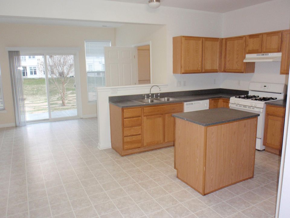 Very large kitchen / dining area with large pantry 