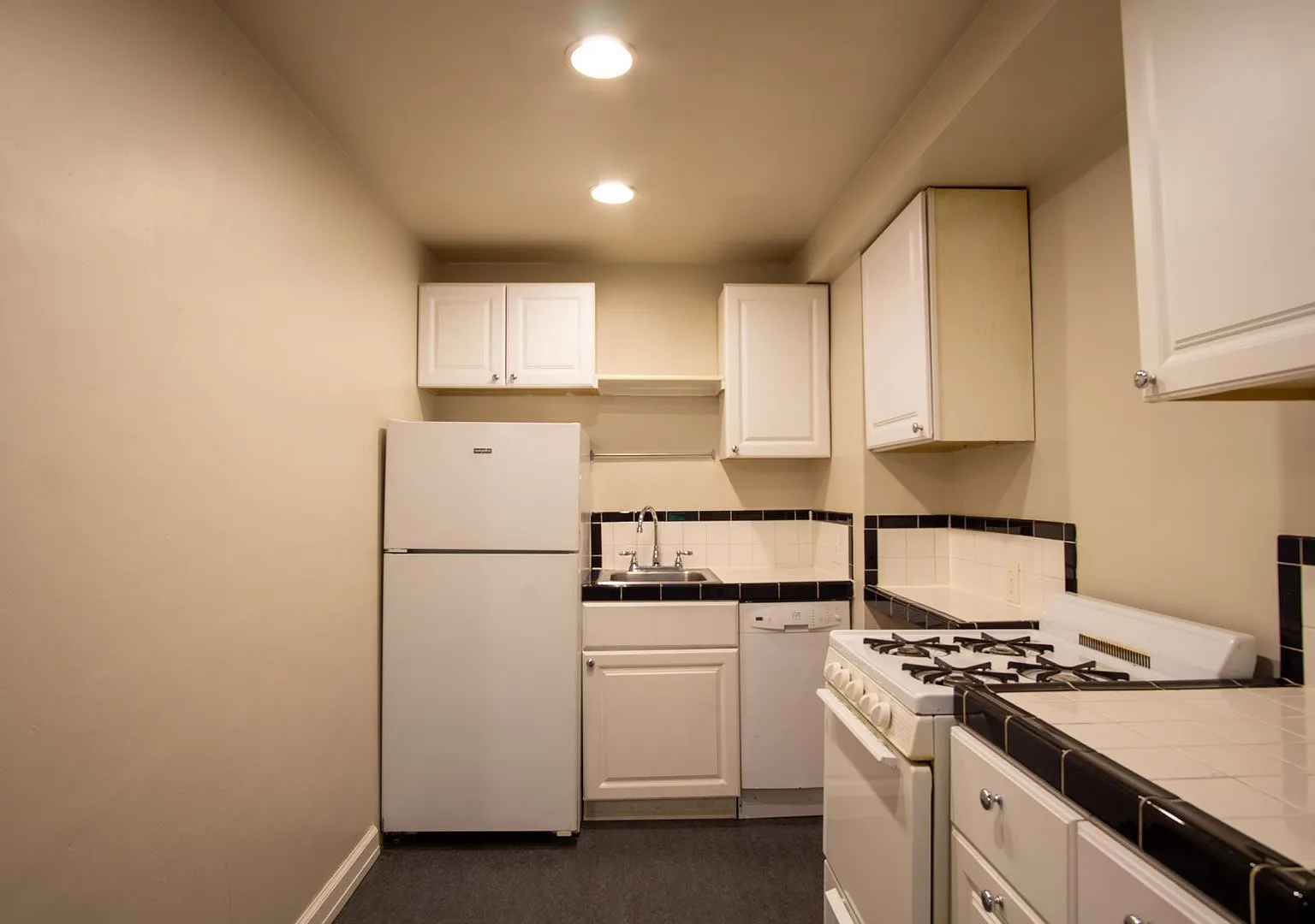 Beautiful Nob Hill 1-Bed w/Private Entry & Patio! — Photo 1