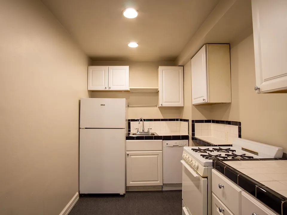 230 NW 20th Ave #3