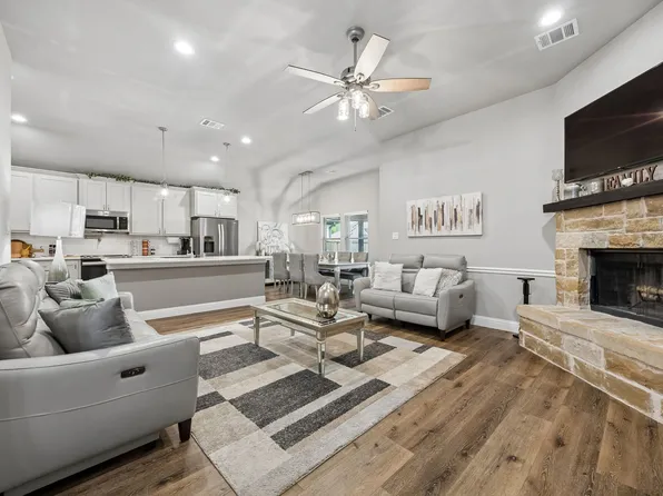 108 Maverick Ln, Pilot Point, TX 76258