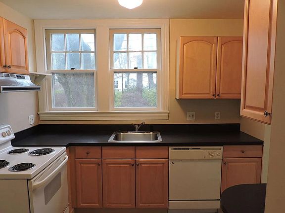 3rd image of 277 N Lincoln Ave