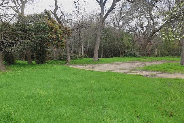 1st image of 631 Coombs Creek Dr