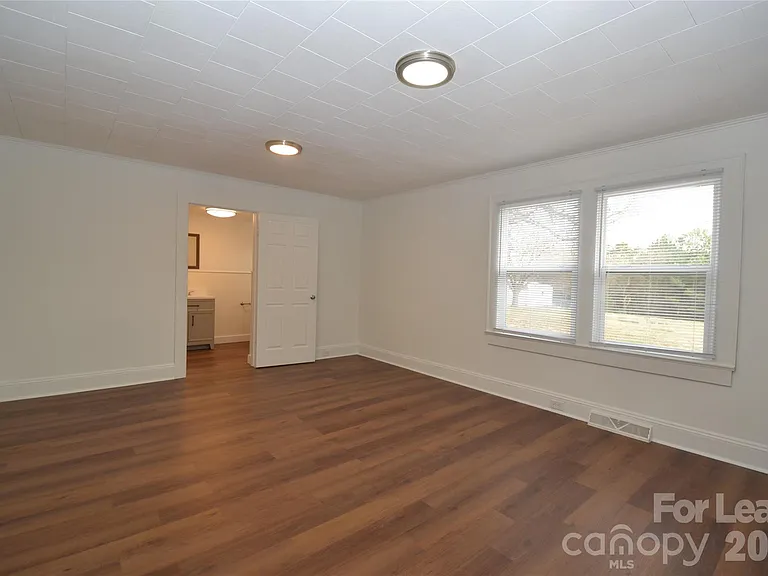 1127 Mecklenburg Hwy — Photo 15