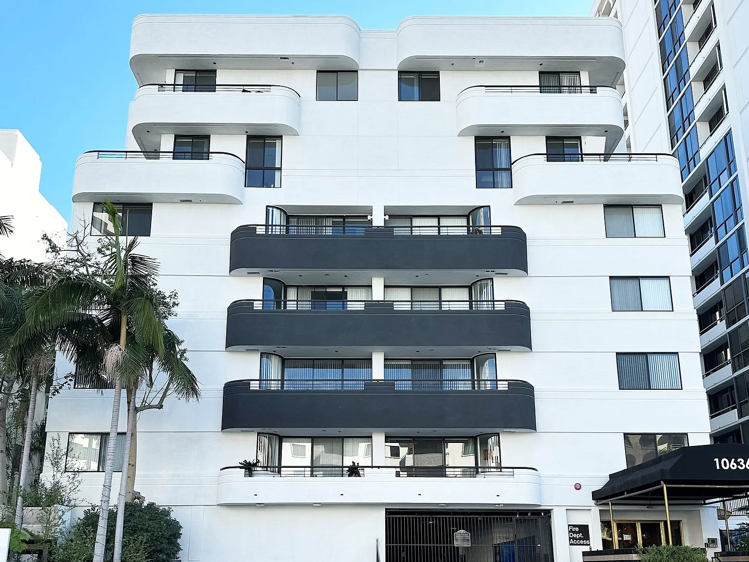 Argon Wilshire — Photo 1