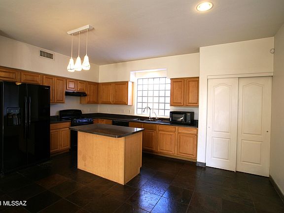 3rd image of 6305 N Camino De Cabaluna