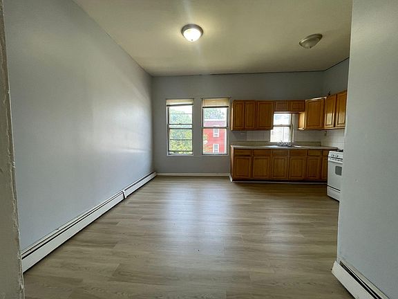 5th image of 40 Clarke Ave #2