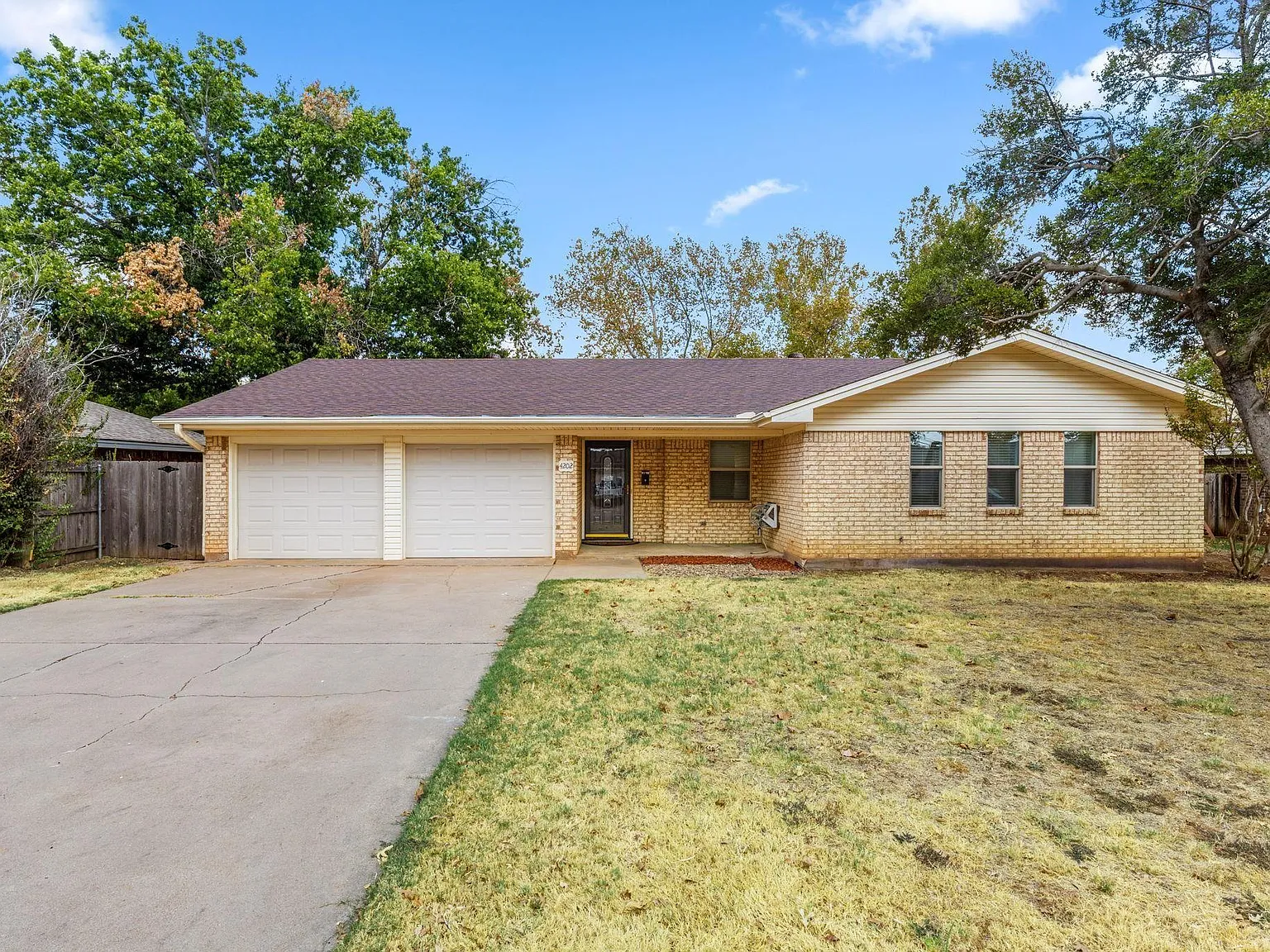 4 bed, 2.0 bath, 1635 sqft, $2,400 — Photo 1