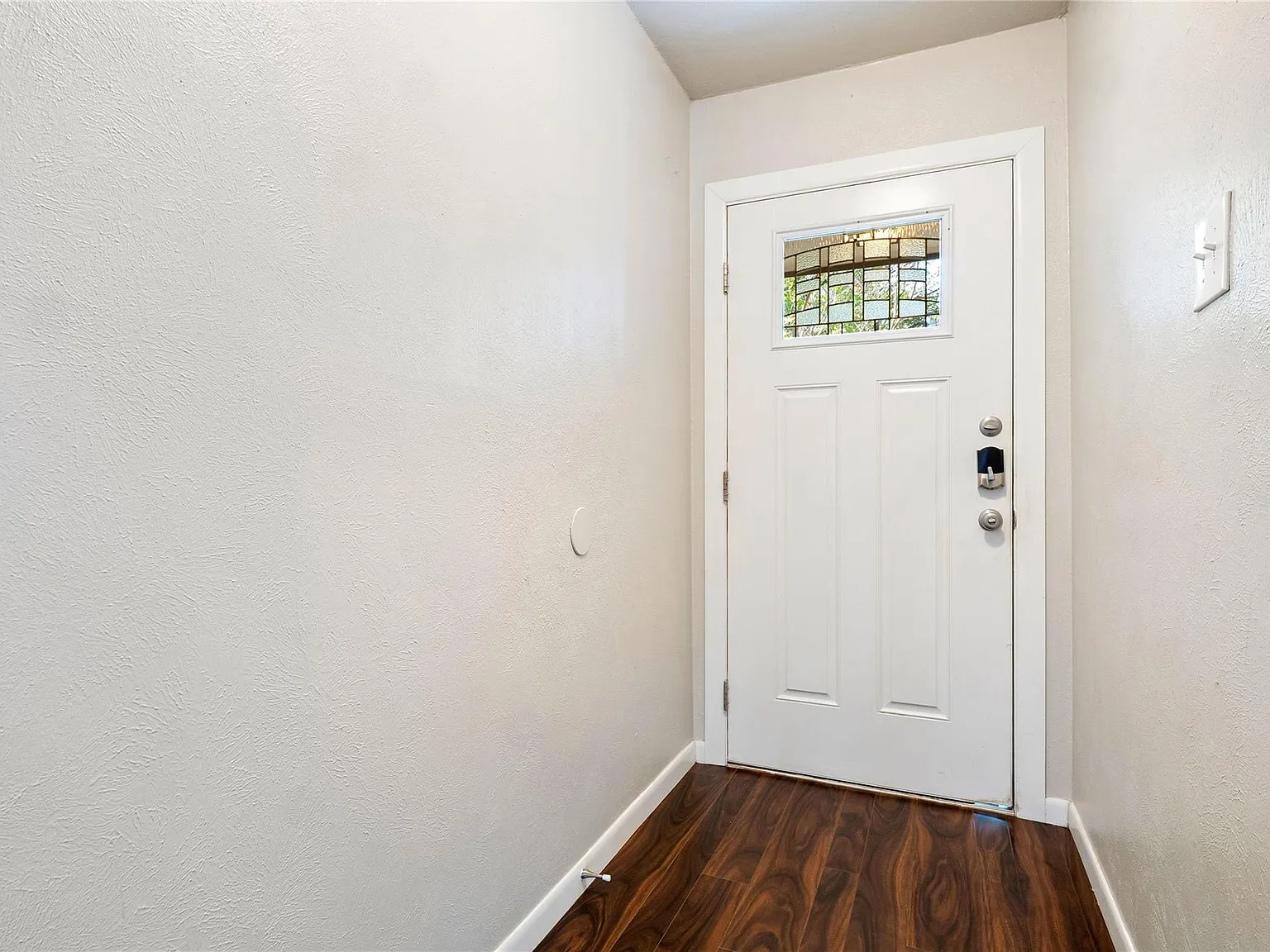 3 bed, 2.0 bath, 1098 sqft, $2,500 — Photo 3