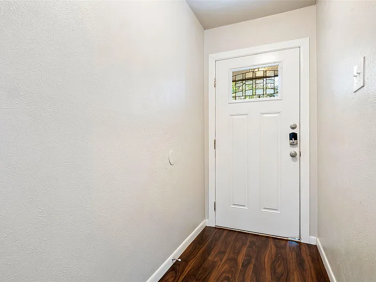7203 Barnsdale Way — Photo 3