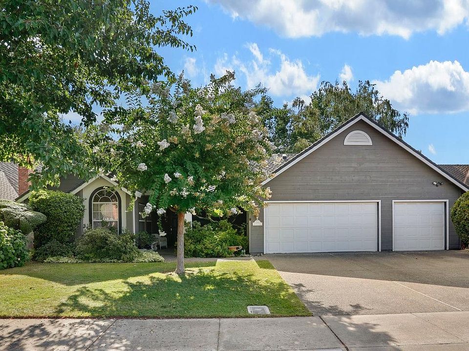 1st image of 2343 Woodlake Cir