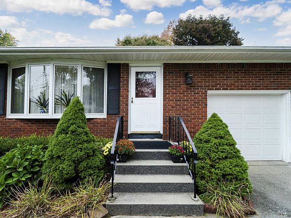2nd image of 5 Pettibone Dr