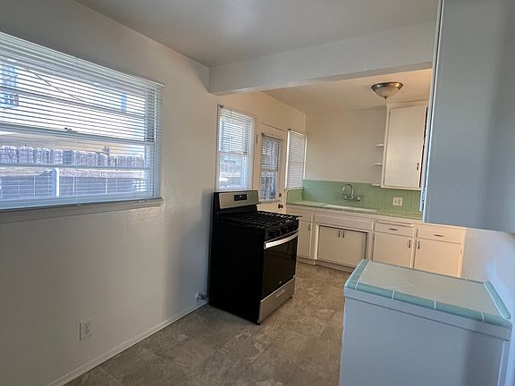 5th image of 919 W Huntington Dr APT A