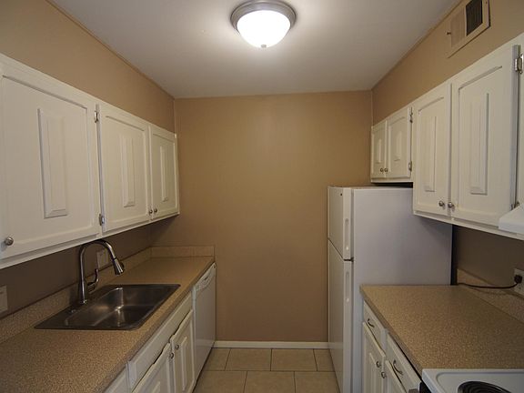 4th image of 4419 S 27th St #E02