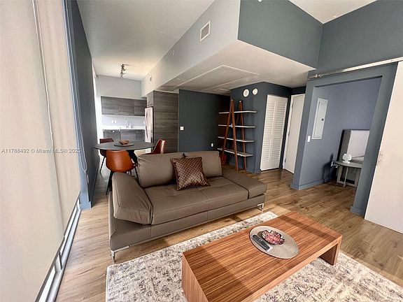 4th image of 151 SE 1st St #Penthouse 10