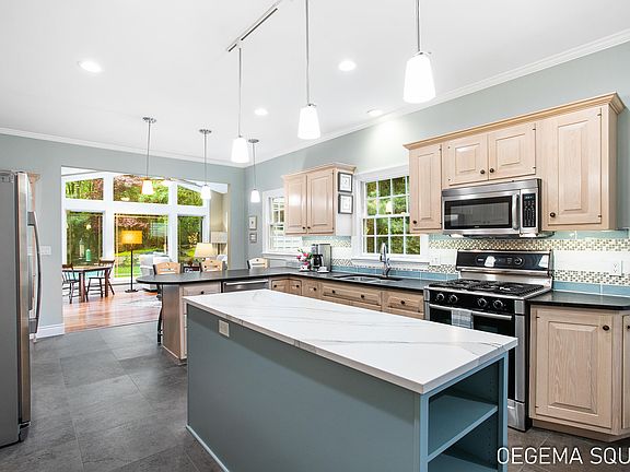 4th image of 11646 Garnsey Ave