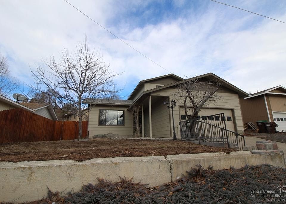 1st image of 793 NE 8th St