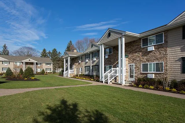 Fairfield Eastbrook Gardens — Photo 3
