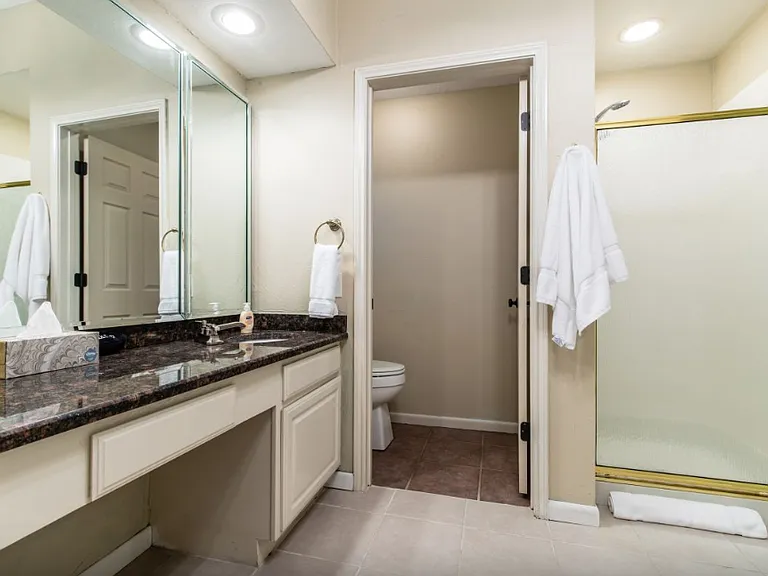 2407 Winding Hollow Ln — Photo 8