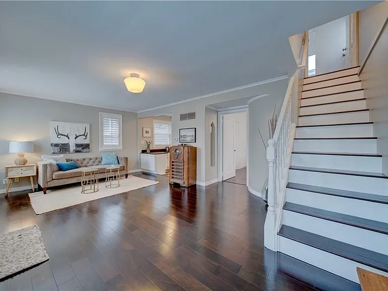 551 NE Ravenna Blvd — Photo 3