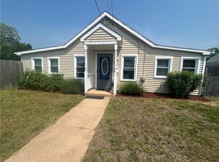 1 Holly St E, Riverside, RI 02915