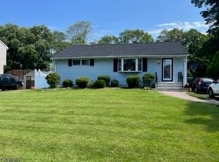 29 Paul Dr, Succasunna, NJ 07876
