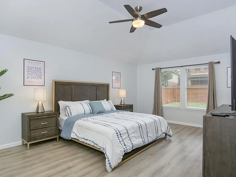 9437 Goldenview Dr — Photo 11