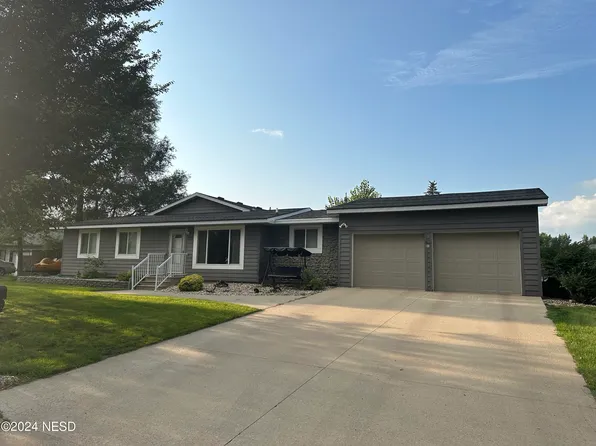 729 4th Ave NW, Watertown, SD 57201