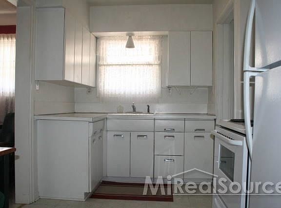 4th image of 26301 Belanger St