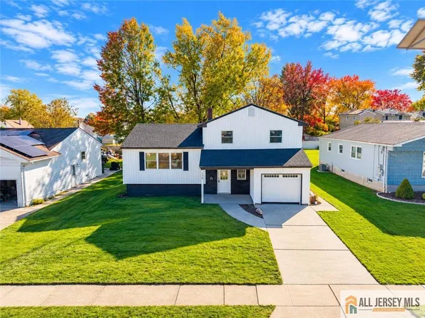 218 Summit Ave, Fords, NJ 08863