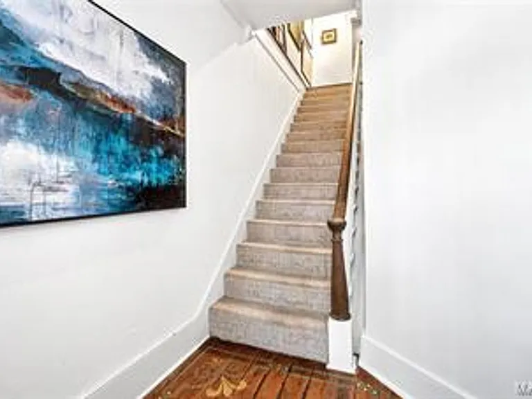 332 S Main St — Photo 4