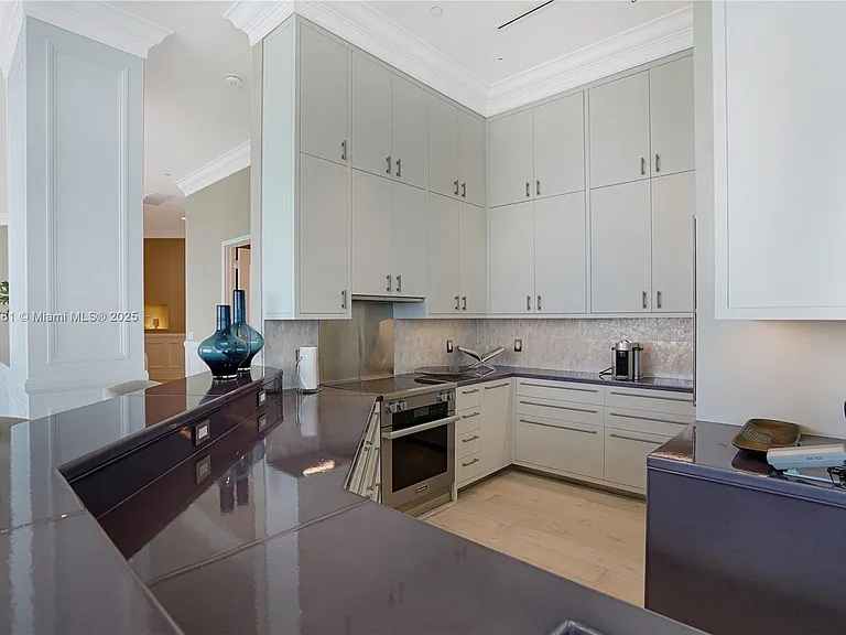 4401 Collins Ave #PH SOUTH — Photo 28