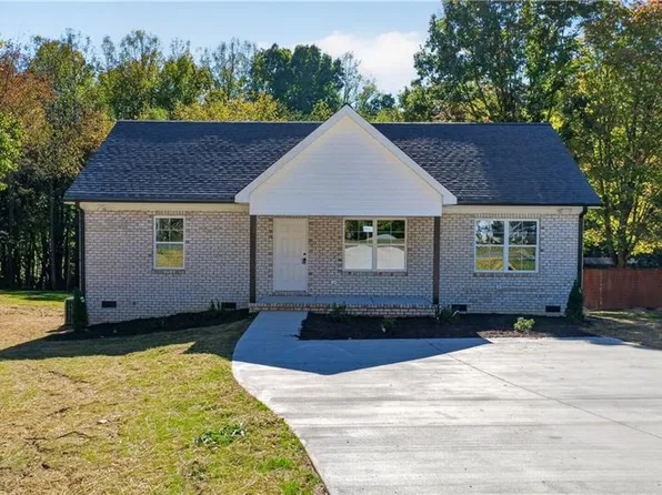 7424 Corvette Ln, Walkertown, NC 27051