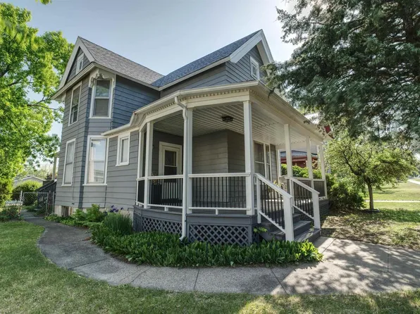 541 10th Ave S, Clinton, IA 52732