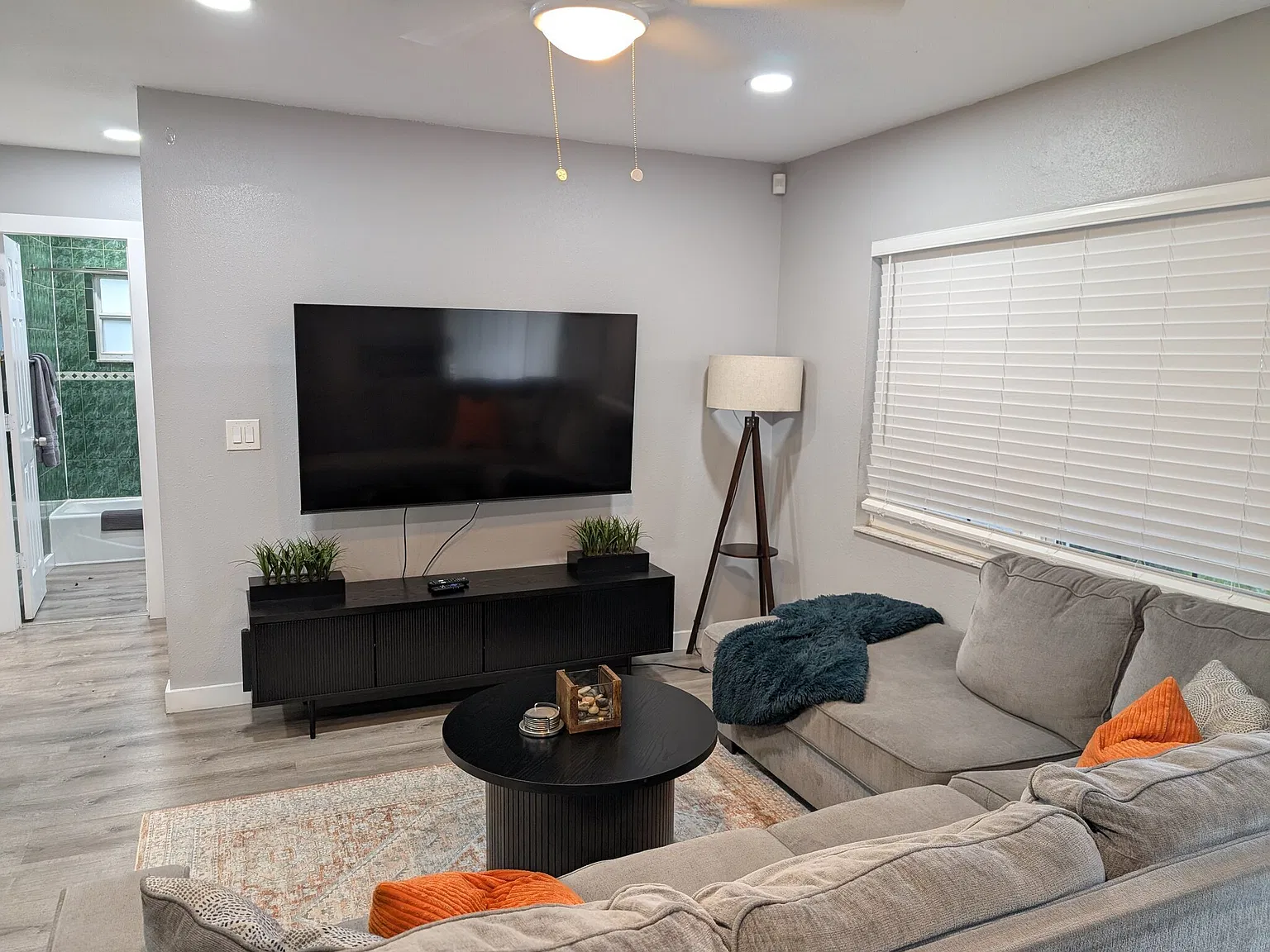 3 bed, 1392 sqft, $2,495 — Photo 3
